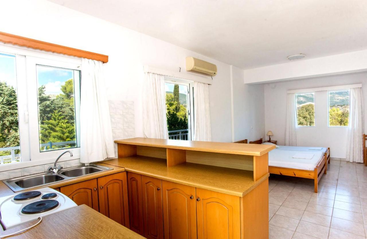 Blue White Apartments - Kefallonia Poolside Retreats Spartià Esterno foto